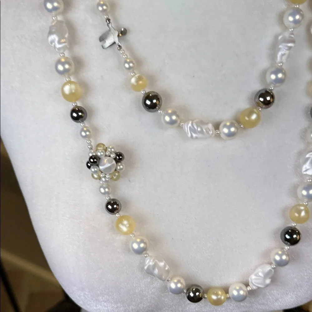 Vintage Double Strand Faux Pearl Necklace White Yellow Grey - Picture 7 of 10